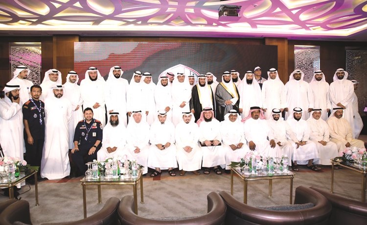 فريد أسد عمادي ووليد الشعيب ومحمد العليم والحضور خلال حفل التكريم	 (زين علام)﻿