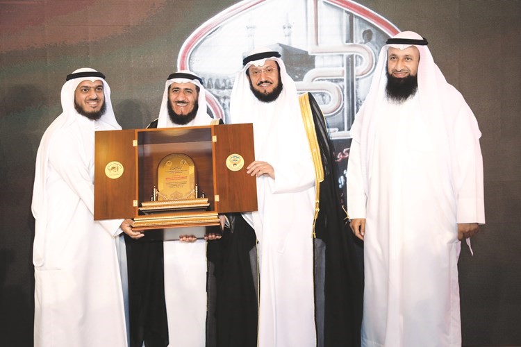 درع تكريمية لفريد أسد عمادي﻿