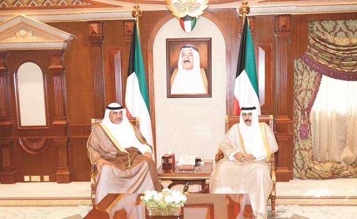 سمو ولي العهد الشيخ نواف الأحمد مستقبلا الشيخ صباح الخالد﻿