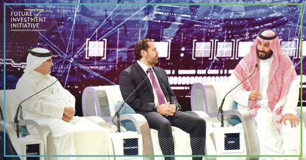 ولي العهد السعودي الأمير محمد بن سلمان ورئيس وزراء لبنان سعد الحريري وولي عهد البحرين الأمير سلمان بن حمد آل خليفة خلال الجلسة الحوارية في منتدى مستقبل الاستثمار في الرياض