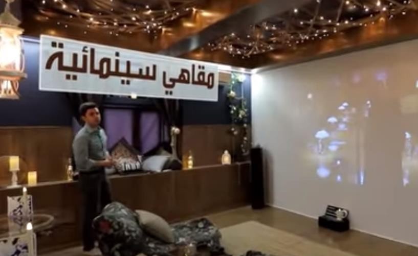 بالفيديو.. مقاه غريبة.. بعضها لا يطالبك بدفع قيمة طلباتك وآخر يستقبلك في ظلام دامس.. تعرف عليها