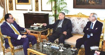 د.مصطفى مدبولي مستقبلا علي الغانم