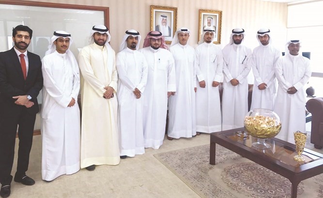 فهد العتيبي واعضاء اتحاد طلبة بريطانيا مع وكيل وزارة التعليم العالي د.صبيح المخيزيم﻿