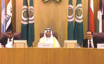 الشيخ عبدالله الأحمد لدى مشاركته بالاجتماع﻿