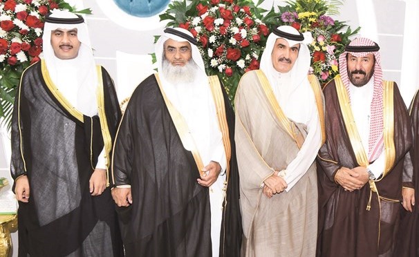 فيصل بن حثلين وعبدالله العجمي يباركان﻿