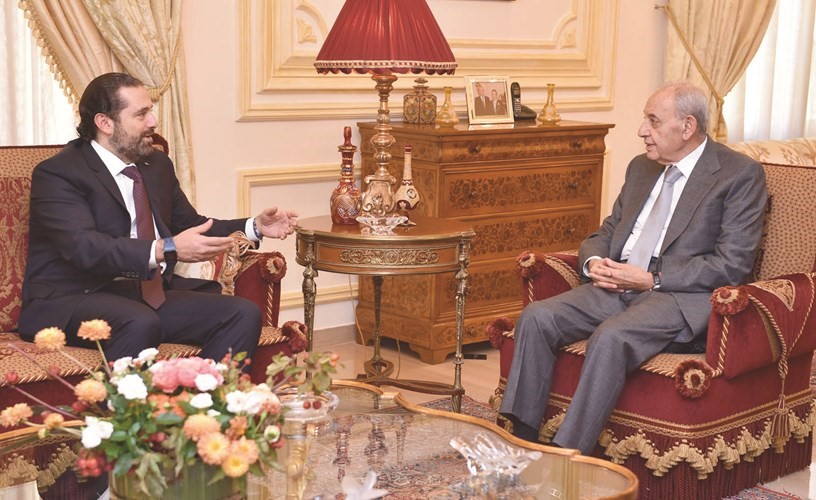 رئيس مجلس النواب نبيه بري مستقبلا الرئيس المكلف سعد الحريري في عين التينة-(محمود الطويل)﻿