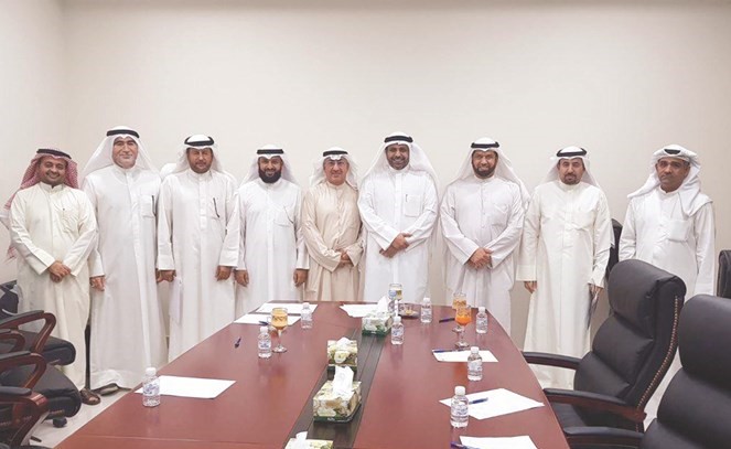 الوزير محمد الجبري مستقبلا عددا من مسؤولي هيئة الزراعة وممثلين عن مربي الثروة الحيوانية﻿