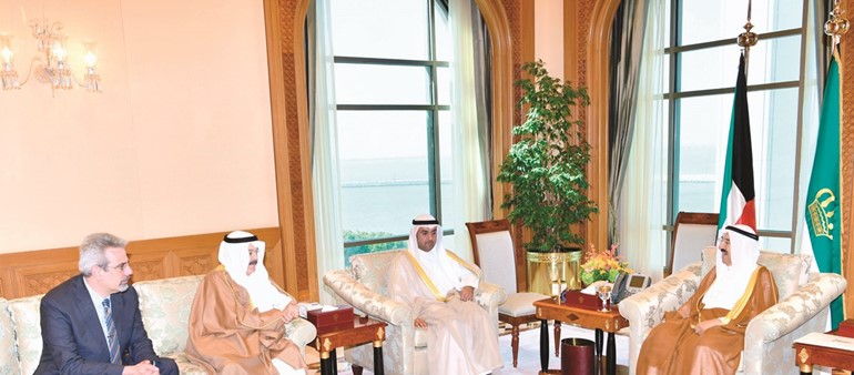 صاحب السمو الأمير الشيخ صباح الأحمد مستقبلا د. نايف الحجرف ويوسف الجاسم وكامل العوضي﻿