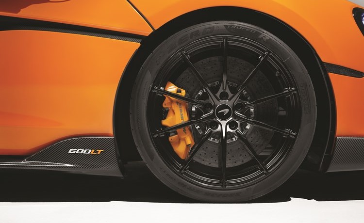 ماكلارين 600LT.. وجدت لتتفوق على الطرقات وحلبات السباق