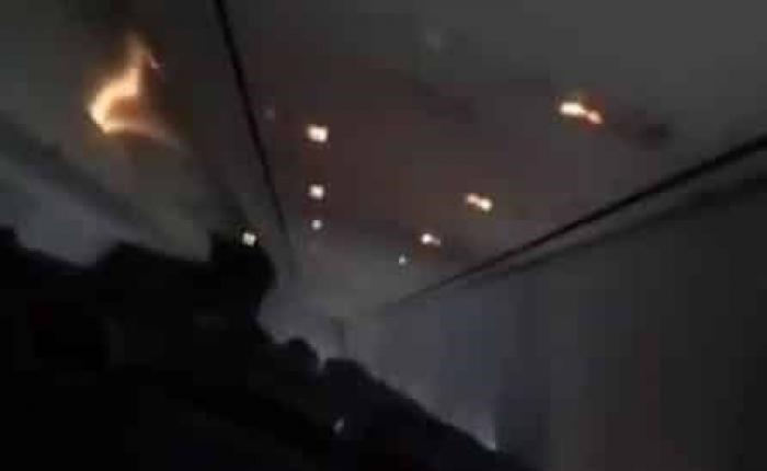 بالفيديو.. "تكبير وتهليل وقراءة قرآن".. حقيقة مقطع اللحظات الأخيرة لركاب الطائرة الإندونيسية