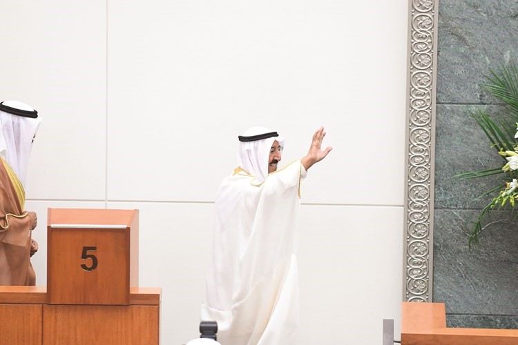سمو الأمير لحظة دخوله القاعة﻿