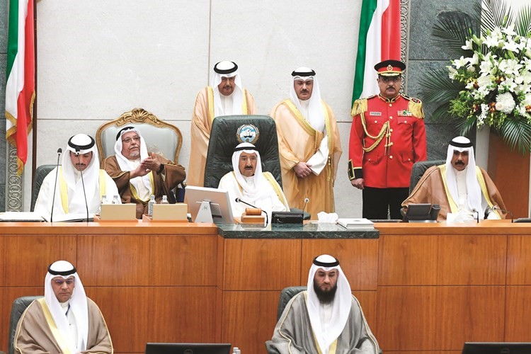 صاحب السمو الأمير الشيخ صباح الأحمد وسمو ولي العهد الشيخ نواف الأحمد ورئيس مجلس الأمة مرزوق الغانم خلال افتتاح دور الانعقاد	(هاني الشمري)﻿