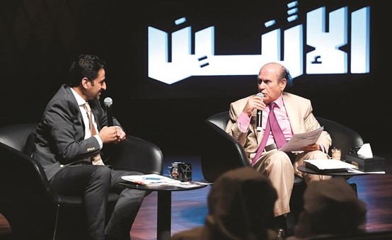 د. فاضل عواد مع عريف الأمسية فيصل خاجة﻿