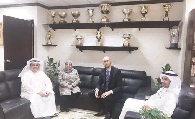 د.سعاد عبدالوهاب خلال اللقاء مع بنجامين توناي ﻿