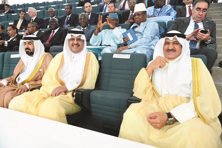 السفير السعودي الأمير سلطان بن سعد وسفير الإمارات رحمة الزعابي﻿