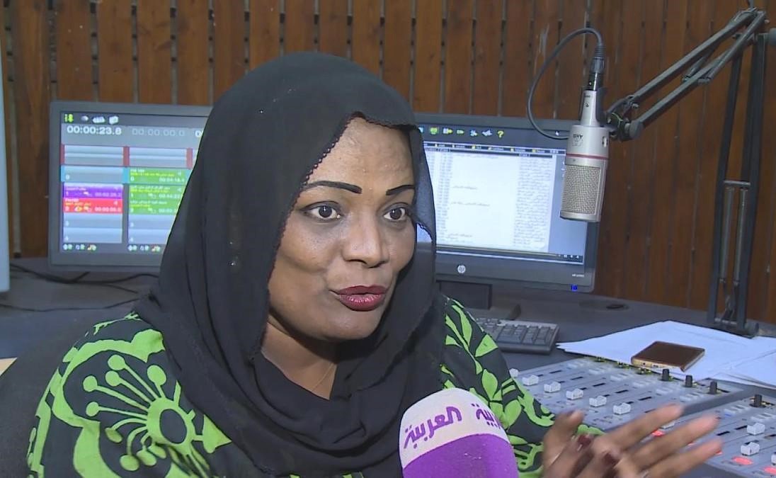 بالفيديو.. شاهد كيف تفوقت أشهر مذيعة سودانية على مرض السرطان