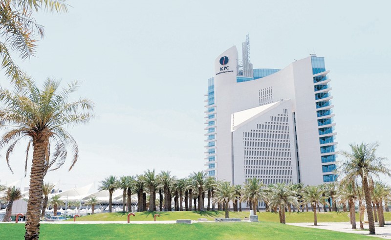 «البترول» تسعى لاقتراض 3.3 مليارات دولار بالربع الأول 2019