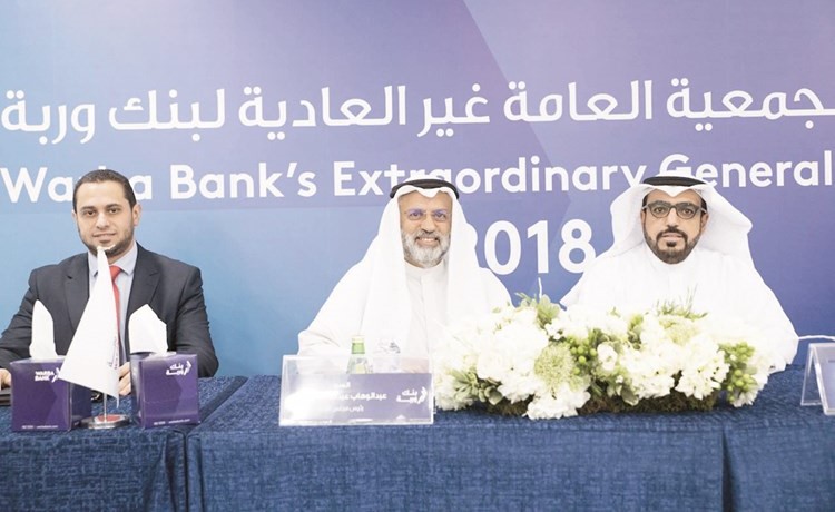 عبدالوهاب الحوطي وشاهين الغانم خلال الجمعية العامة غير العادية﻿