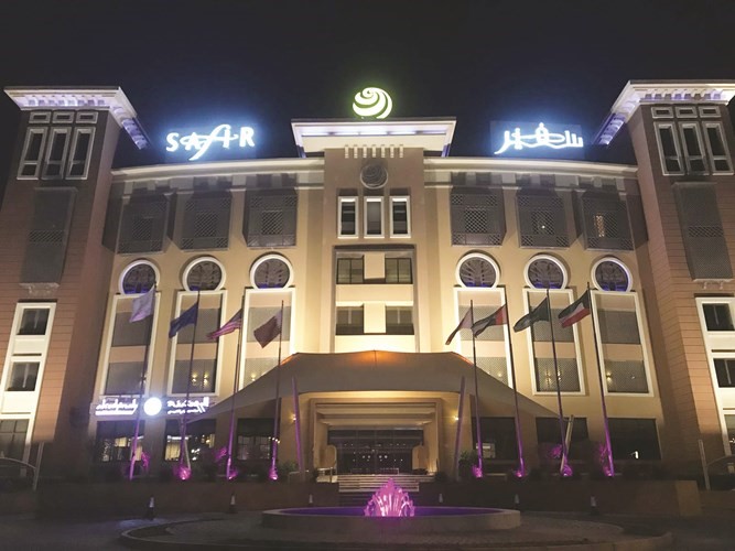 فندق سفير الفنطاس متوشح باللون الوردي ﻿