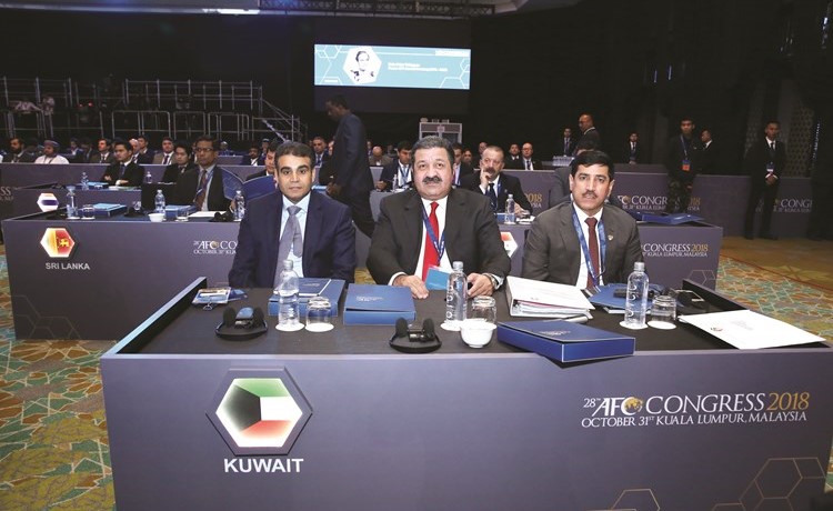 الشيخ احمد اليوسف ود.محمد خليل خلال اجتماع الجمعية العمومية للاتحاد الآسيوي لكرة القدم ﻿