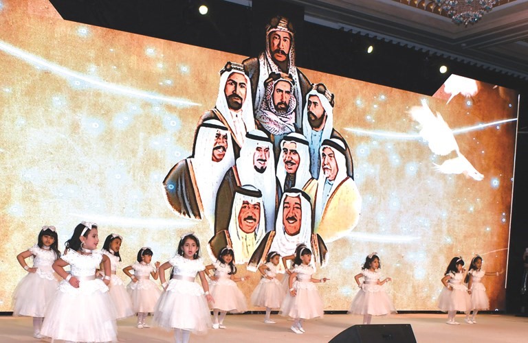 عدد من الزهرات خلال اوبريت البذرة الطيبة ﻿