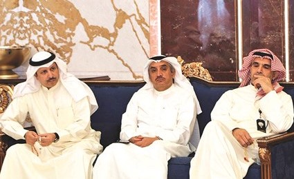 السفير ناصر الصبيح مع الحضور خلال اللقاء ﻿