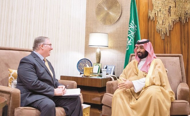 صاحب السمو الملكي الأمير محمد بن سلمان خلال استقباله وفدا من القيادات المسيحية الإنجيلية الأميركية في الرياض أمس الأول	 (واس)﻿