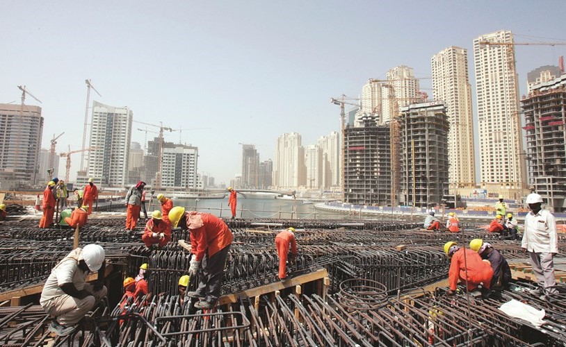 التقشف يضرب قطاع البناء الخليجي في مقتل