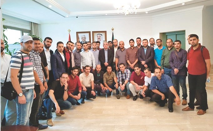 السفير رامي طهبوب مع المعلمين الفلسطينيين الجدد﻿
