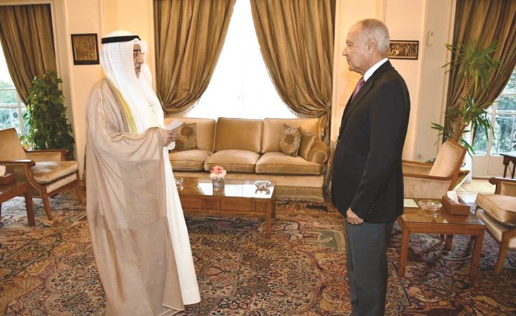 السفير عبدالله المطيري يؤدي اليمين القانونية أمام أحمد أبو الغيط﻿