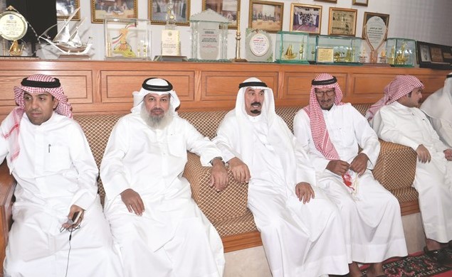 ابناء الدائرة خلال الندوة ويبدو الزميل رشيد الفعم	(قاسم باشا)﻿