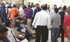 ازدحام كبير أمام خدمة الشركات بمركز الضمان الصحي في الجابرية﻿