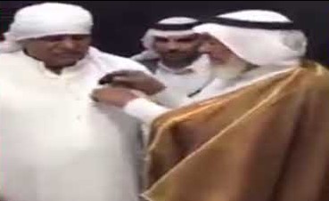 بالفيديو.. رد فعل مقيم مصري بعد تلقيه سيارة وهدايا قيمة من مواطنين سعوديين بنجران تقديراً لوفائه