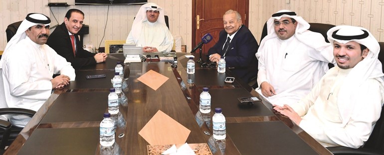 رئيس المونديال د.إبراهيم أبوذكري والإعلامي طارق علام في زيارتهما الأخيرة لوكيل الإذاعة ورئيس وفد الكويت بالمونديال الشيخ فهد المبارك بحضور مدير إذاعة البرنامج العام سعد الفندي والزميل حمد السهيل والأنباء﻿
