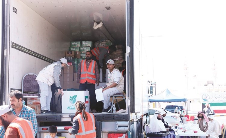 جمعية السلام جهزت 50 شاحنة كبيرة لاستقبال التبرعات ﻿