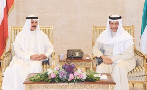 ﻿سمو رئيس الوزراء الشيخ جابرالمبارك خلال استقباله رئيس هيئة الصحافيين السعوديين خالد حمد المالك﻿