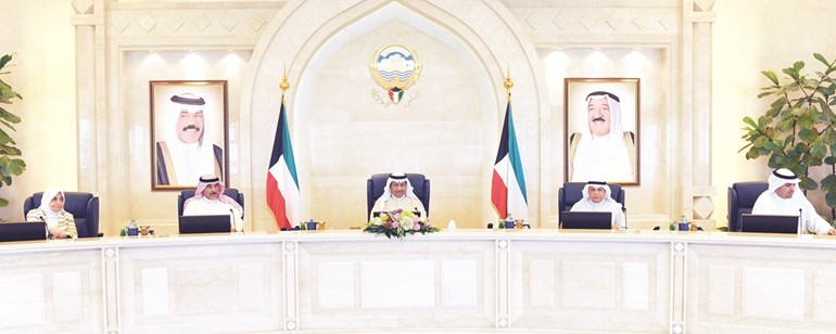 سمو رئيس الوزراء الشيخ جابر المبارك مترئسا اجتماع مجلس الوزراء بحضور الشيخ صباح الخالد والشيخ خالد الجراح وهند الصبيح وأنس الصالح﻿