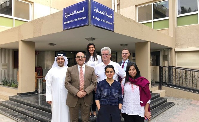  د. عمر خطاب مستقبلا الوفد البريطاني﻿
