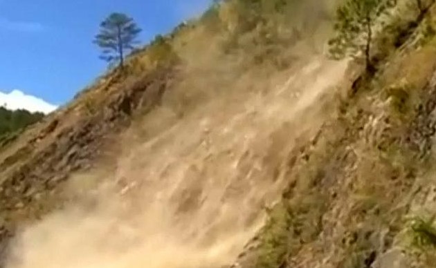 بالفيديو.. لحظة حدوث انزلاق أرضي مهول في الفلبين