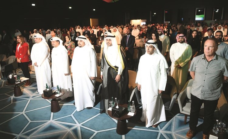 الوزير محمد الجبري متوسطا من اليسار يوسف الرويح ووليد الخشتي ويوسف الإبراهيم ومشعل السبيعي﻿