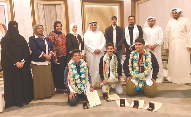 المقصيد مستقبلا الطلبة في المطار﻿