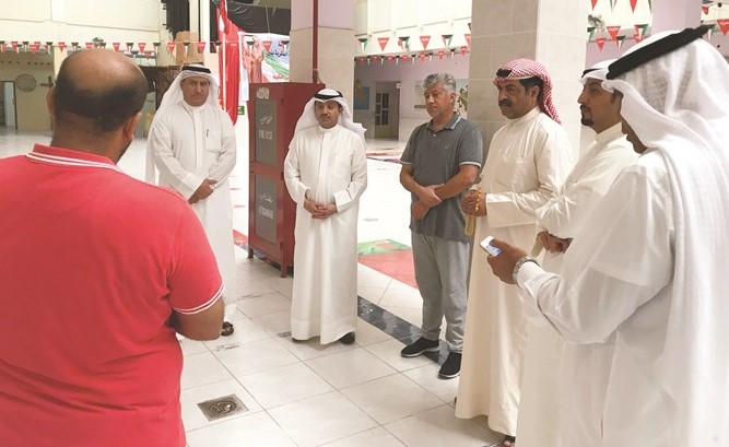 د.عبدالمحسن الحويلة خلال جولة لتفقد مدارس التربية الخاصة﻿