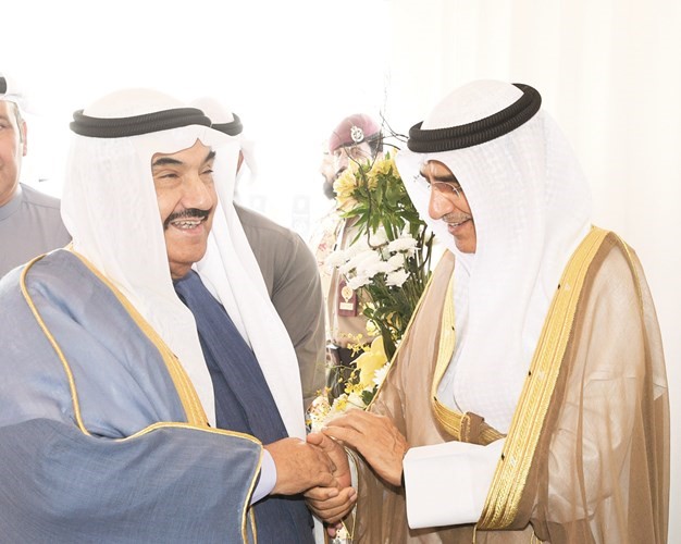 سمو الشيخ ناصر المحمد مصافحا م. بخيت الرشيدي﻿