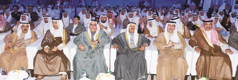 الشيخ فيصل السعود وسمو الشيخ جابر المبارك والشيخ علي الجراح والشيخ دعيج الخليفة والشيخ أحمد الحمود والشيخ صباح الخالد﻿