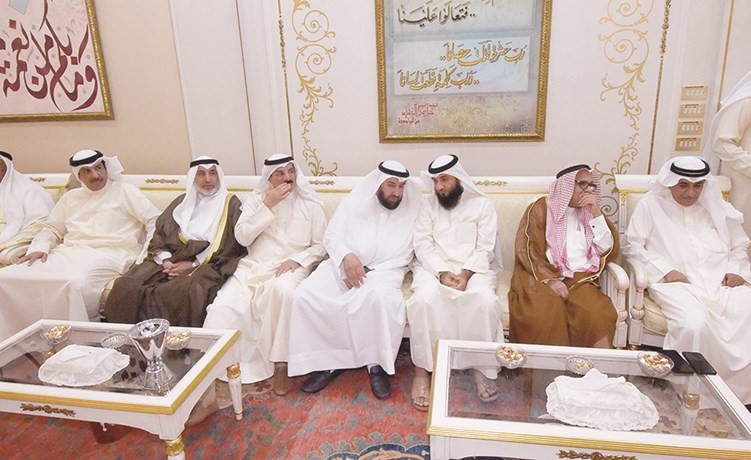 عادل الخرافي وعلام الكندري ود.علي العمير وعبدالله المعيوف ود. محمد البصيري ومرزوق الخرافي﻿