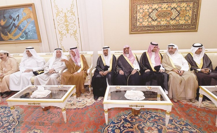 د. أنس الرشيد والشيخ حمد جابر العلي وجانب من الحضور خلال الحفل ﻿