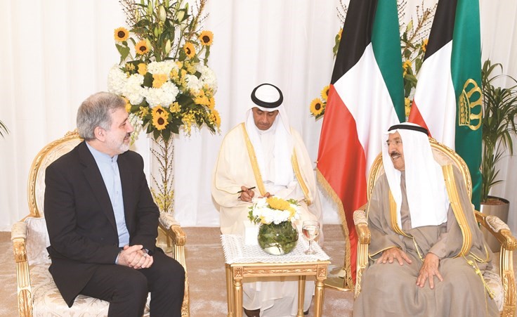 صاحب السمو الأمير الشيخ صباح الأحمد مستقبلا السفير الإيراني د.علي عنايتي﻿