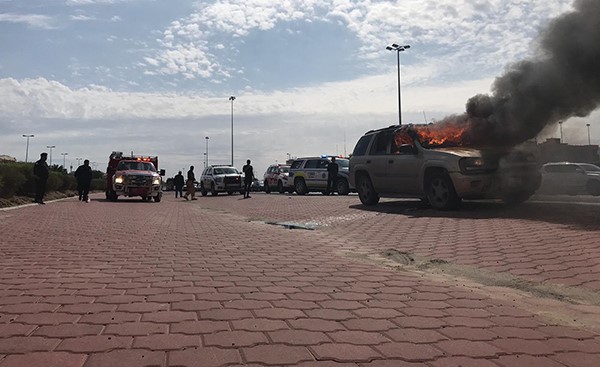 اخماد حريق مركبة على طريق الملك فهد من دون اصابات
