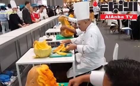 النقش على اليقطين... طهاة يتنافسون في معرض "قطر للضيافة 2018"