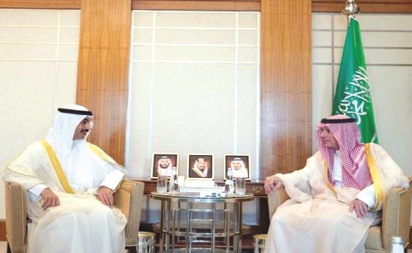 وزير الخارجية السعودي عادل الجبير خلال لقائه السفير الشيخ ثامر جابر الأحمد ﻿